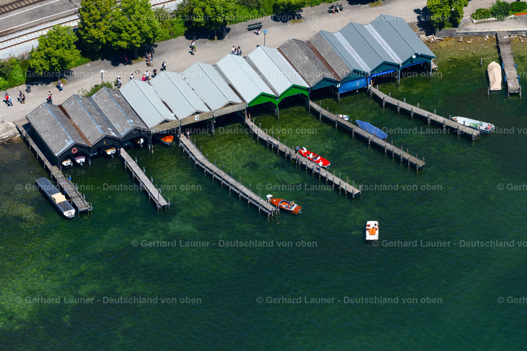4031268 | STARNBERG 12.06.2020 Bottshaus des Bootsverleih Schropp und Bootsliegeplätzen am Uferbereich des Starnberger See in Starnberg im Bundesland Bayern, Deutschland. // Boat House ranks with the recreational marine jetties and boat mooring area on the banks of Starnberger See in Starnberg in the state Bavaria, Germany. Foto: Gerhard Launer
