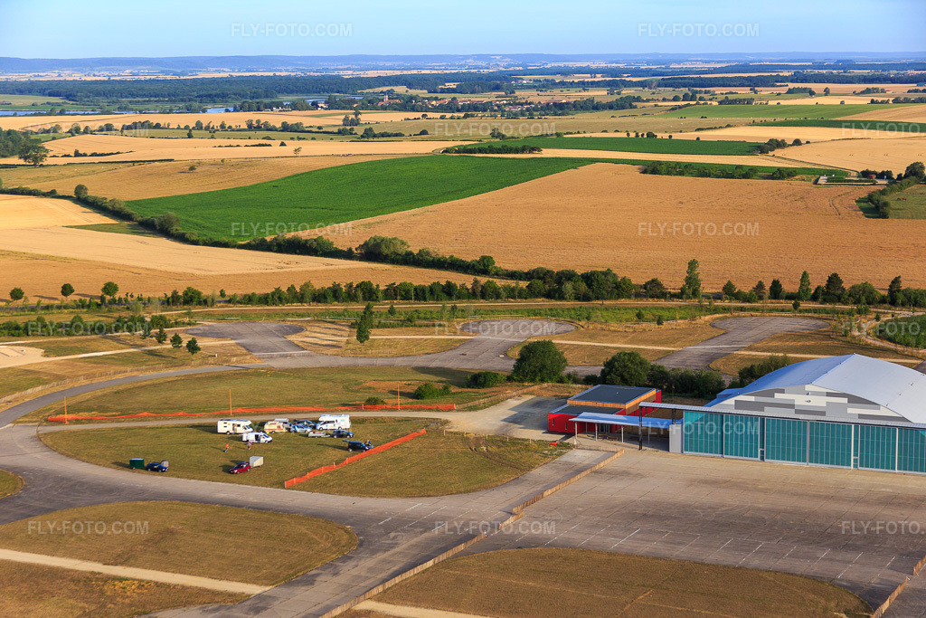 Aerial view: Base de Chambley Aéro in Saint-Julien-lès-Gorze in the state Meurthe et Moselle, France.Photo: IMG_083221.jpg taken on 07/12/2015 by Werner Riehm/FLY-FOTO.comResolution of the original: 5472 x 3648 pxBase aéronautique Chambley Planet’Air