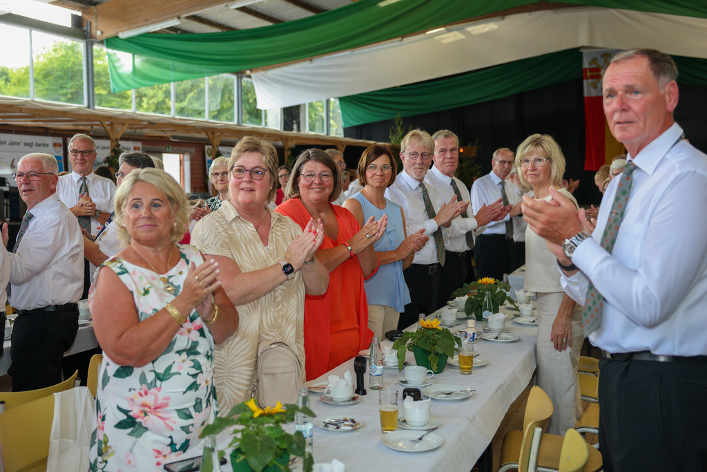 top-top.de-250704-031 | Foto, Video, Fotografie, Videografie, Fotobox, DJ, Discjockey, Musik, Musikbox, Veranstaltung, Photobooth, Amazon, Ebay, Buchtipp, Bestseller, Autor, Verlag, Buch, Wesel, Hamminkeln, NRW, Dinslaken, Rees, Drohne, Hochzeit, Party, Fotobox, Wesel, Fotograf