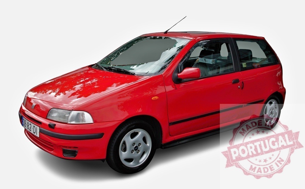 Red Fiat Punto GT parking on white background | Classic red Fiat Punto GT with three doors parked on a white background, ready to drive - Realisiert mit Pictrs.com