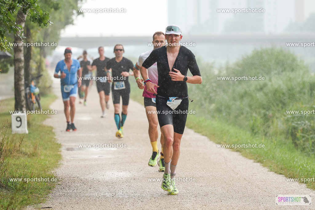 LUR_1310 | 34. M-net Erlanger Triathlon 2025 #erlangertriathlon  #mnettriathlon2025 #mnettriathlon #team #olympischedistanz #mitteldistanz #triathlon #maindonaukanal  #erlangertriathlon2025 #yourpictrs #tv1848 #tv1848erlangen  #triathlonbayern #sportinerlangen #demsportverbunden #sportshot_your_pictrs Copyright: www.sportshot.de