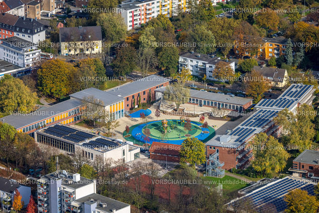Herne241016104 | Luftbild, Kolibri-Schule Grundschule und Stadtteilzentrum H2Ö, farbige kreisrunde Innenraumgestaltung und Spielplatz mit Bäumen auf dem Schulhof, Herne-Süd, Herne, Ruhrgebiet, Nordrhein-Westfalen, Deutschland