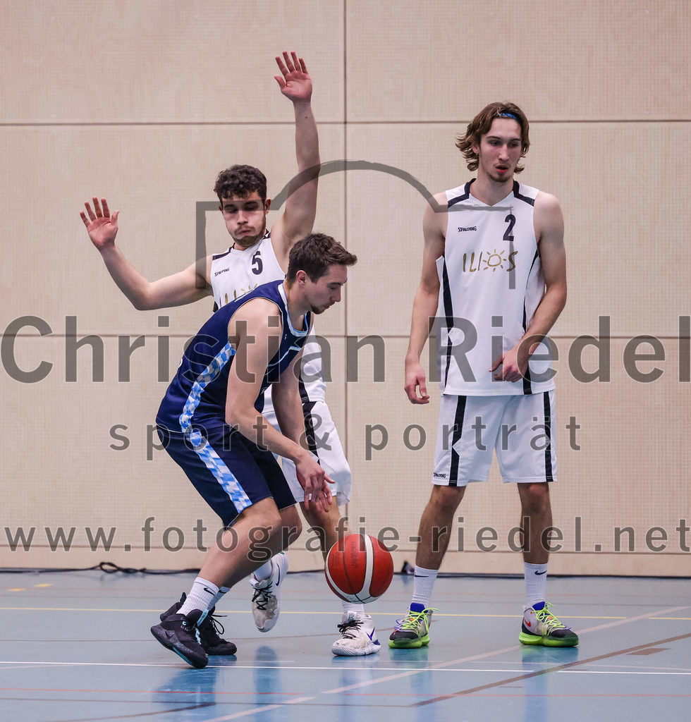 2022-04-03_070_TSV_Vaterstetten_gegen_SV_Weissblau-Allianz_Muenchen | Vaterstetten, Deutschland, 03.04.2022:
Basketball, Bezirksoberliga Herren 2021 / 2022, 14. Spieltag, TSV Vaterstetten gegen SV Weißblau-Allianz München, Endergebnis: 86:54

Jonathan Andre (TSV Vaterstetten, #5), Lionel Winter (TSV Vaterstetten, #2)

Foto: Christian Riedel / fotografie-riedel.net
