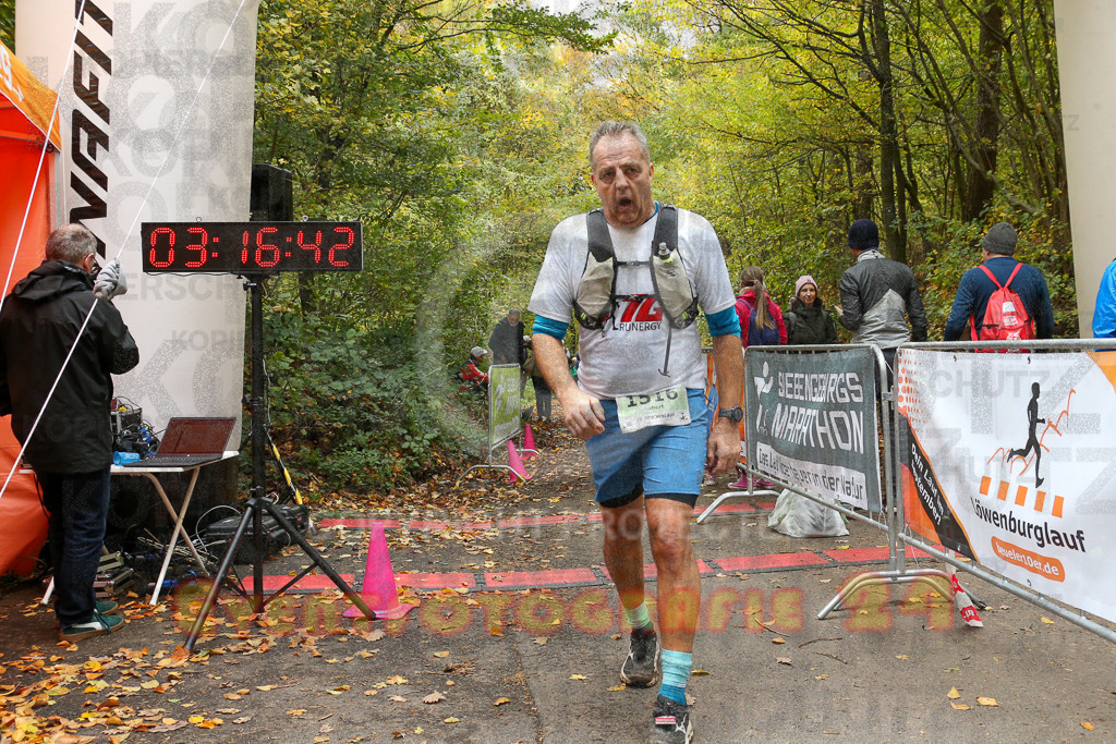 251026_1318_EX1_3155 | Sportfotografie im Rhein-Sieg Kreis, Köln, Bonn, NRW, Rheinland Pfalz, Hessen, etc. Unser Tätigkeitsfeld umfasst den Laufsport vom Volkslauf über den Marathon, Duathlon, Triathon bis zum Ultralauf wie Kölnpfad Ultra oder Schindertrail.