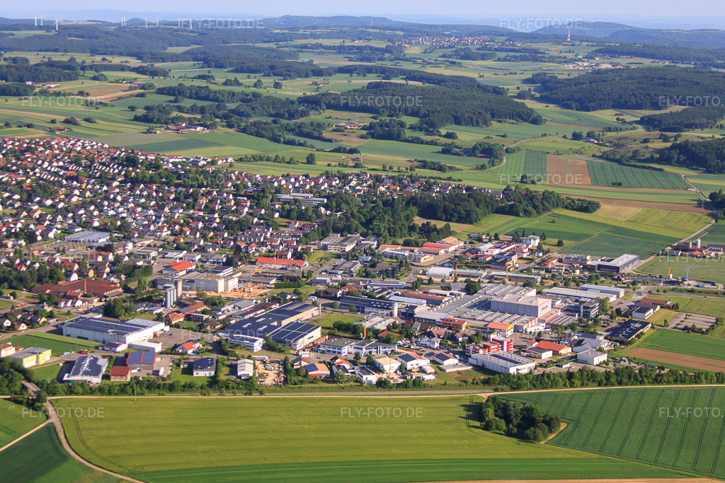 Luftbild: Gewerbegebiet Gottlieb-Daimler-Straße mit Holder GmbH Oberflächentechnik, Friedl GmbH und Mühlich GmbH & Co. KG in Laichingen im Bundesland Baden-Württemberg in Deutschland.Foto: IMG_67304.jpg vom 08.06.2014 durch Werner Riehm/FLY-FOTO.deAuflösung des Originals: 4578 x 3052 pxWerkzeugbau & Stanztechnik - Alles aus einer HandWWW.MUEHLICH.DE