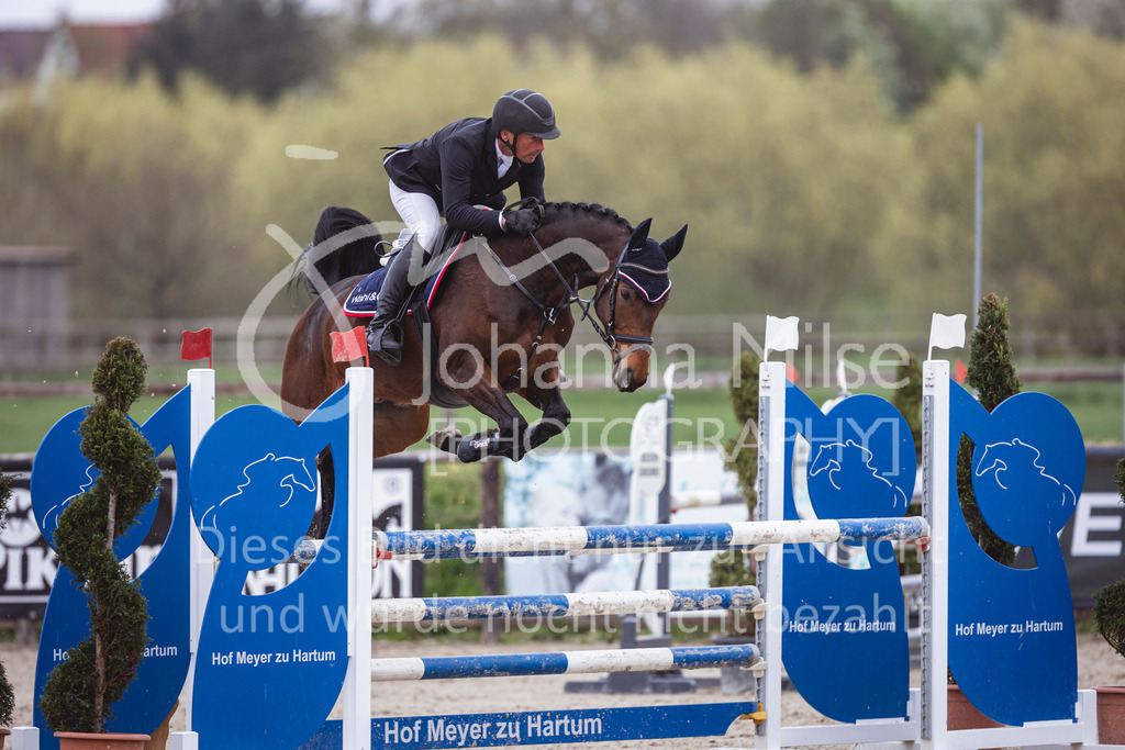 250417_Springpferde-L1-296 | Deine schönsten Turniermomente als professionelle Fotos! Entdecke hochwertige Pferdesport-Fotografie im Online-Shop. Jetzt Fotos finden & bestellen!