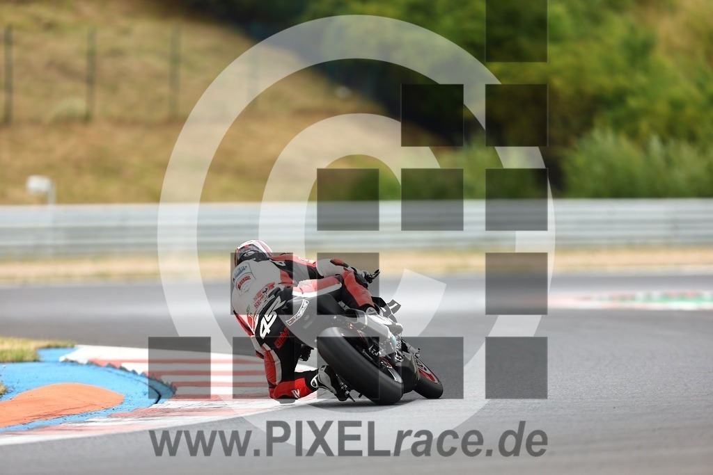 0318-20250717_03928 | Schöne Erinnerungen an spannende Momente - das festzuhalten ist unser Job. PIXELrace.de ist seit 2003 auf den Rennstrecken Europas unterwegs um die Action draußen beim Fahren und die wunderbare Stimmung imm Fahrerlager für euch einzufangen.