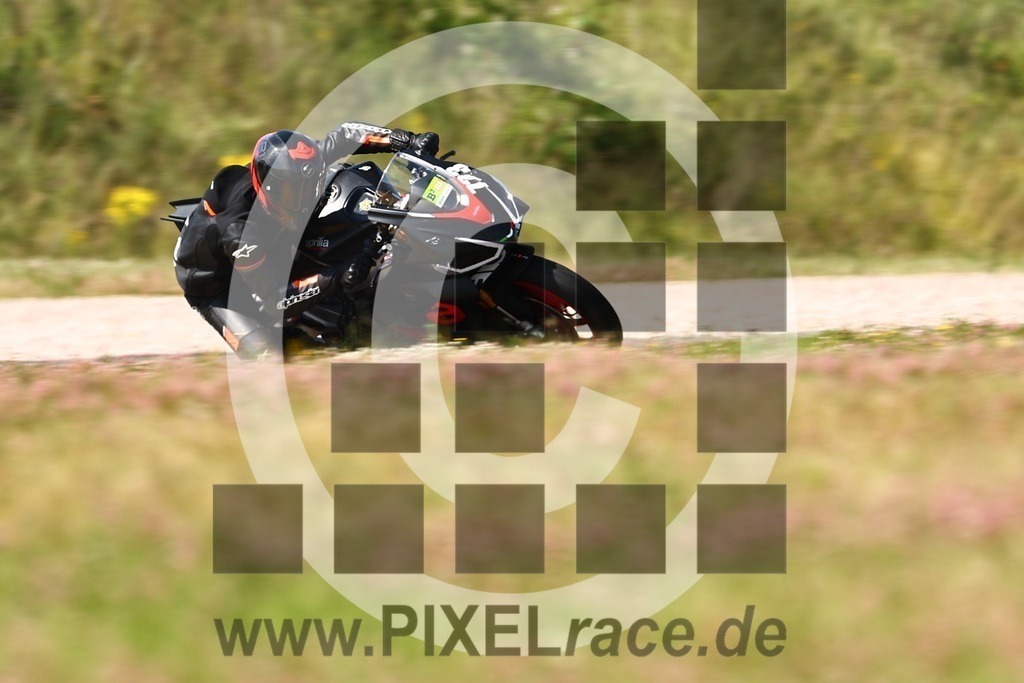 0723-20250621_01321 | Schöne Erinnerungen an spannende Momente - das festzuhalten ist unser Job. PIXELrace.de ist seit 2003 auf den Rennstrecken Europas unterwegs um die Action draußen beim Fahren und die wunderbare Stimmung imm Fahrerlager für euch einzufangen.