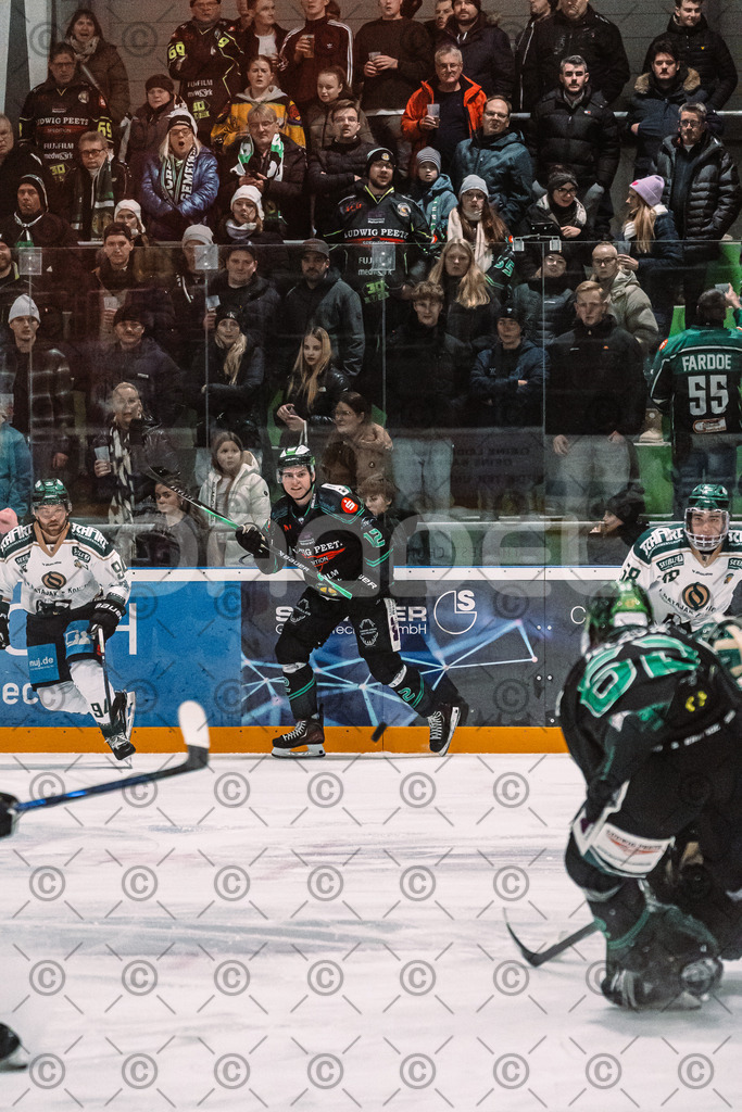 Alligators_vs_Erding_12_12_2025-178 | Höchstadt Alligators Fotogalerie: Eishockey-Action aus Franken. Professionelle Spielfotos, Portraits & Stadionbilder zum Download. Jetzt entdecken! - Realisiert mit Pictrs.com