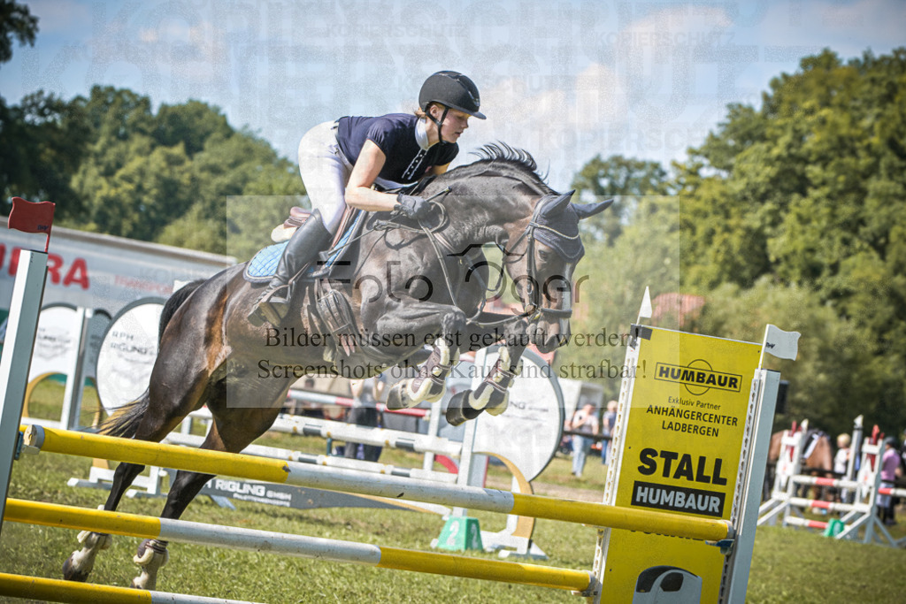 DOS_1212 | Entdecke hochwertige Reitturnierfotos von Foto Oger. Professionell, emotional und authentisch – jetzt Lieblingsmomente im Shop bestellen.Deutschlandweite Turnierfotografie. - Realisiert mit Pictrs.com