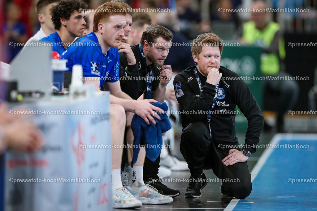 Due1HBL02062401034 | 02.06.2024, Handball, Düsseldorf, PSD-Bank Dome, Liqui Moly Handball Bundesliga, Spieltag 34, Saison 2023 2024, Bergischer HC - SG Flensburg-Handewitt: Headcoach Trainer Arnor Thor Gunnarsson (Bergischer HC) (l.) 