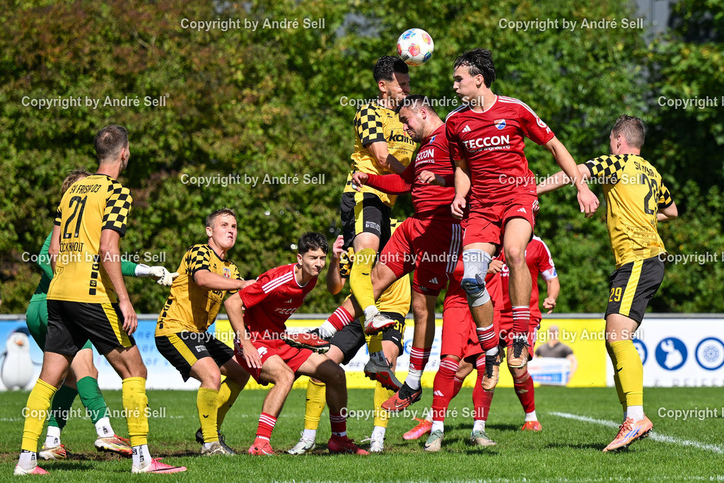 SpVg Eidertal Molfsee vs SV Frisia 03 Risum-Lindholm | Kristof Koop (Molfsee #10) &amp; Carlo Heun (Molfsee #13) vs Malte Bethke (Frisia #4) &amp; Morten Höfer (Frisia #29) / Fußball-Landesliga Schleswig Männer 2026/2027 / SpVg Eidertal Molfsee vs SV Frisia 03 Risum-Lindholm / Platz A / Molfsee / 05.09.26 - Realisiert mit Pictrs.com