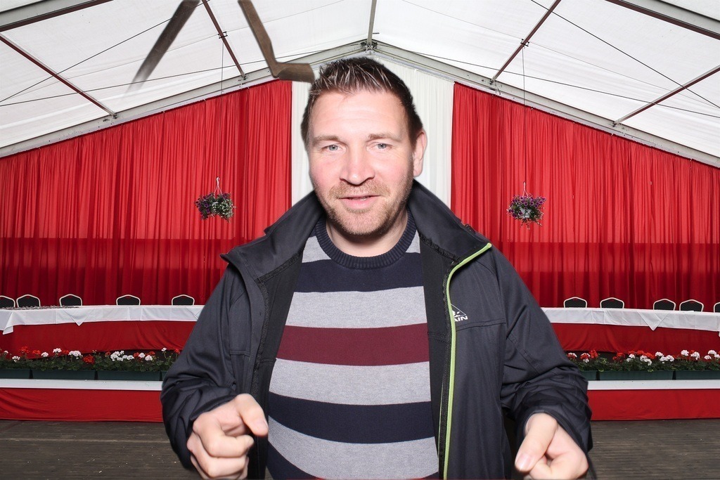 top-top.de 240928-155 | Foto, Video, Fotografie, Videografie, Fotobox, DJ, Discjockey, Musik, Musikbox, Veranstaltung, Photobooth, Amazon, Ebay, Buchtipp, Bestseller, Autor, Verlag, Buch, Wesel, Hamminkeln, NRW, Dinslaken, Rees, Drohne, Hochzeit, Party, Fotobox, Wesel, Fotograf