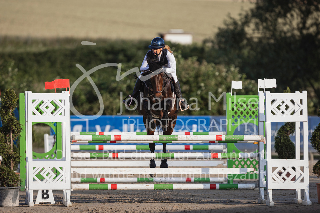 240628_LüPfSpTa_L-Spr-367 | Deine schönsten Turniermomente als professionelle Fotos! Entdecke hochwertige Pferdesport-Fotografie im Online-Shop. Jetzt Fotos finden & bestellen!