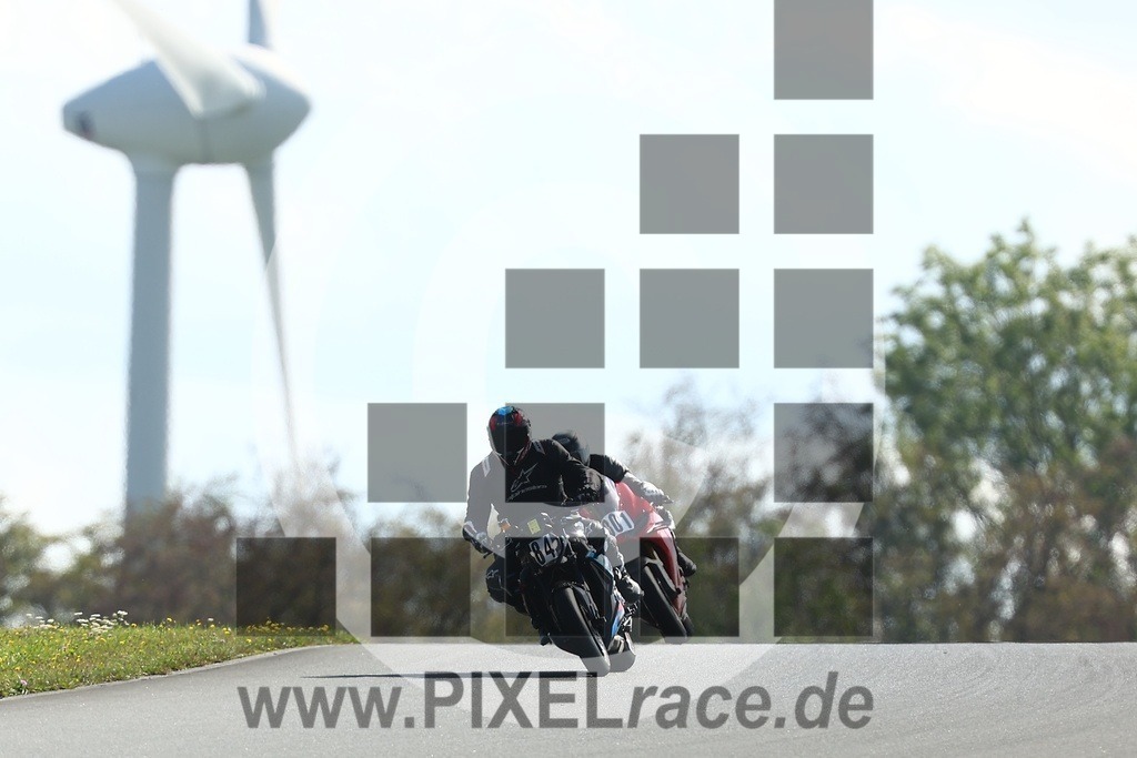 0301-20260908_04529 | Schöne Erinnerungen an spannende Momente - das festzuhalten ist unser Job. PIXELrace.de ist seit 2003 auf den Rennstrecken Europas unterwegs um die Action draußen beim Fahren und die wunderbare Stimmung imm Fahrerlager für euch einzufangen.