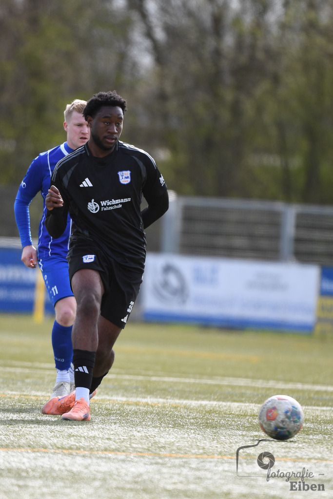 FC Rastede-VFl Stenum | Herren Bezirksliga 2; FC Rastede (blau)-VFL Stenum (schwarz) am 29.03.2026 in Rastede (Sportanlage Köttersweg), Photo: Philip Eiben 2026 - Realisiert mit Pictrs.com
