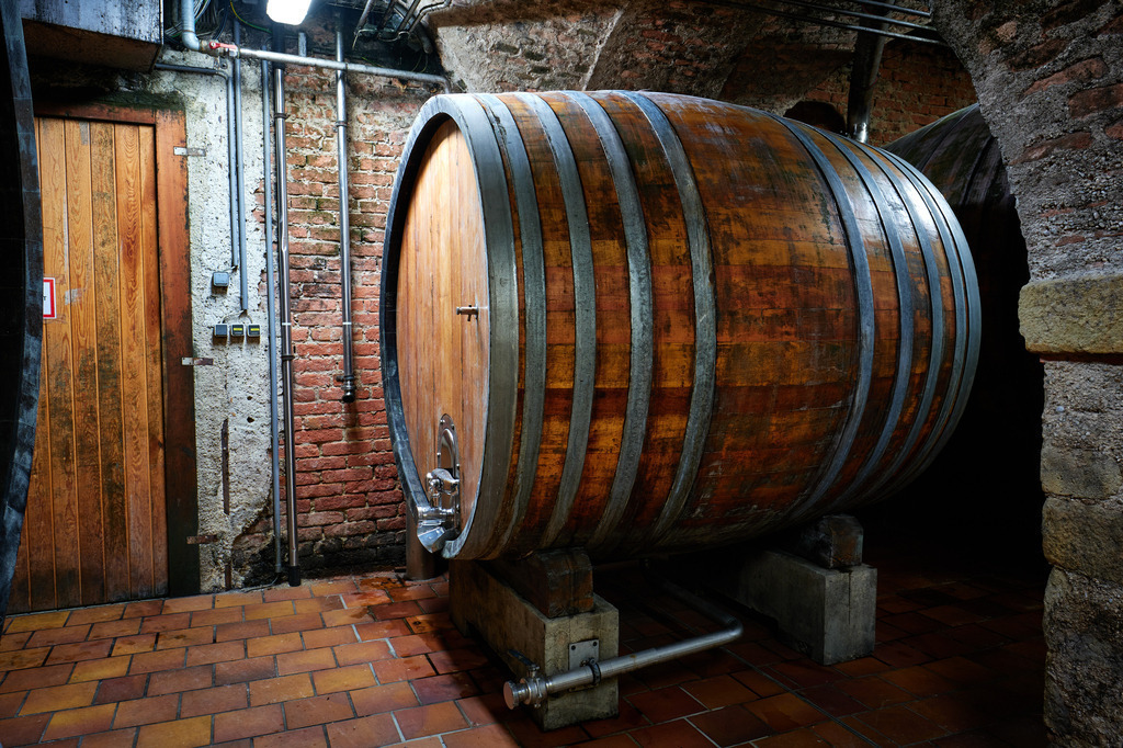 Stift Klosterneuburg | Niederösterreich, Austria - August 31, 2021; Stift Klosterneuburg, altes Holzweinfass im Keller. - Realisiert mit Pictrs.com