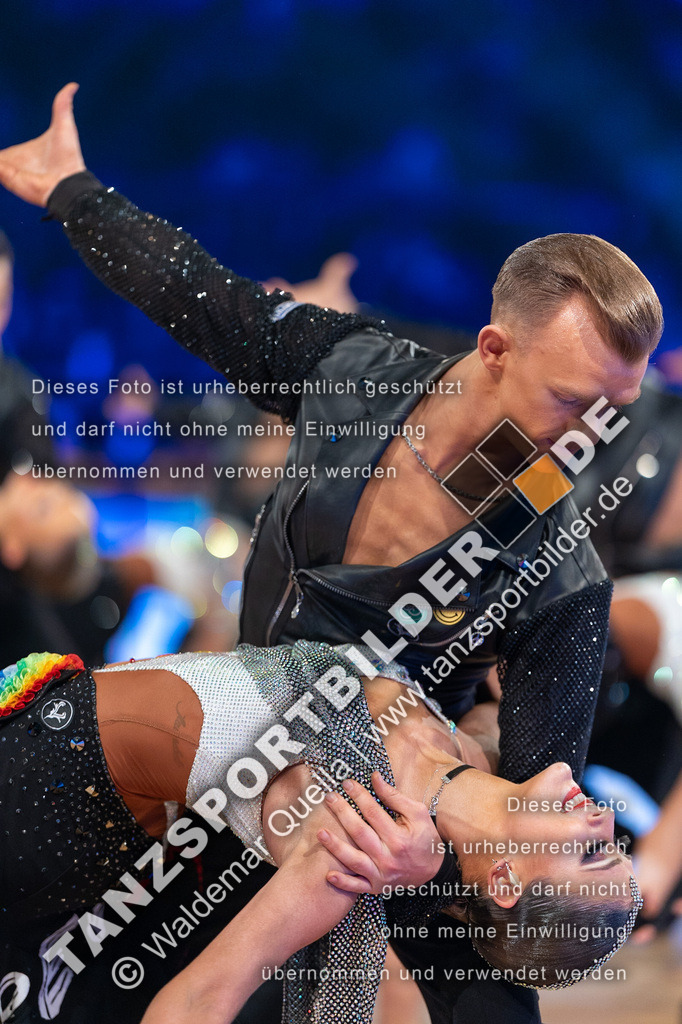 20231111-06108 | Hier finden Sie Tanz Bilder vom Latein und Standard Formationen tanzen. Sportbilder vom Tanzsport. Schöne Fotos und von Weltmeisterschaft, Europameisterschaft, Bundesliga, Regionalliga, Oberliga und Landesliga sowie von GOC Stuttgart, DanceComp, WM Bremen