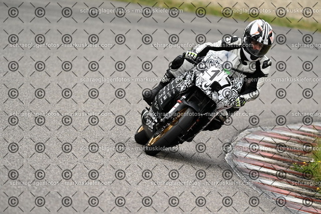 25bt02-1104 | markuskiefer.com - Realisiert mit Pictrs.com