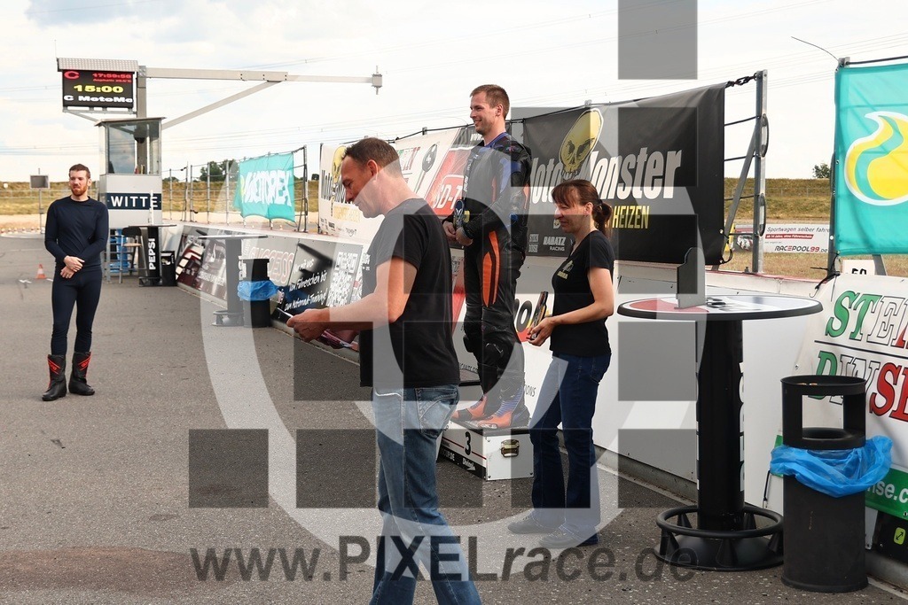 social-20260606_11741 | Schöne Erinnerungen an spannende Momente - das festzuhalten ist unser Job. PIXELrace.de ist seit 2003 auf den Rennstrecken Europas unterwegs um die Action draußen beim Fahren und die wunderbare Stimmung imm Fahrerlager für euch einzufangen.