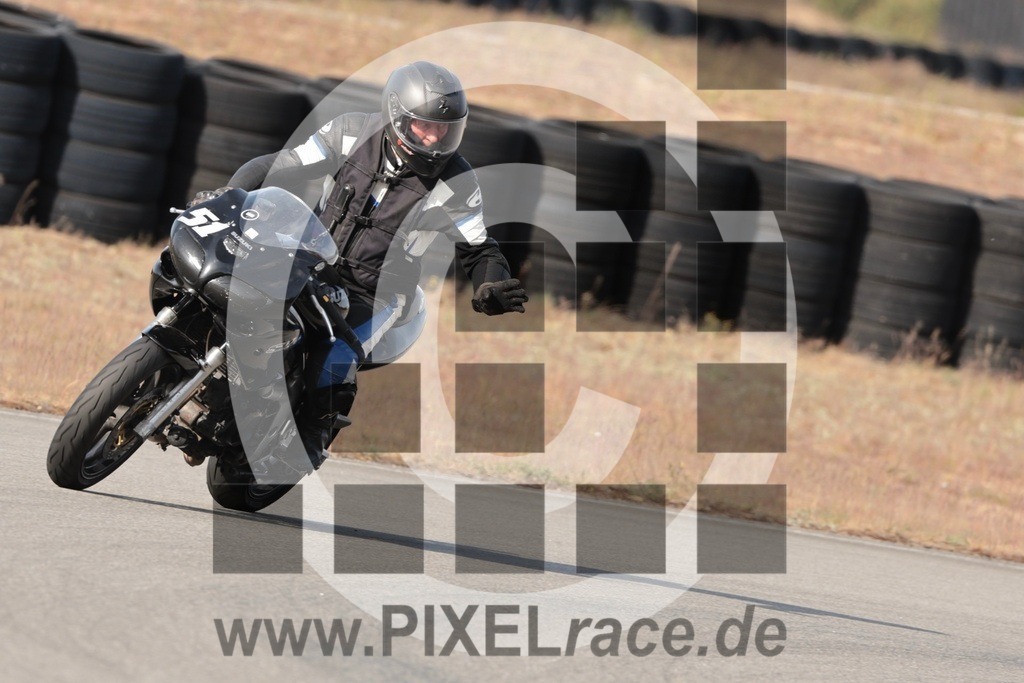 0051-20250510_12764 | Schöne Erinnerungen an spannende Momente - das festzuhalten ist unser Job. PIXELrace.de ist seit 2003 auf den Rennstrecken Europas unterwegs um die Action draußen beim Fahren und die wunderbare Stimmung imm Fahrerlager für euch einzufangen.