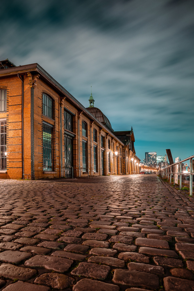 10240142 - Fischauktionshalle bei Nacht | Atmosphärisches Motiv von der Fischauktionshalle in Hamburg Altona.