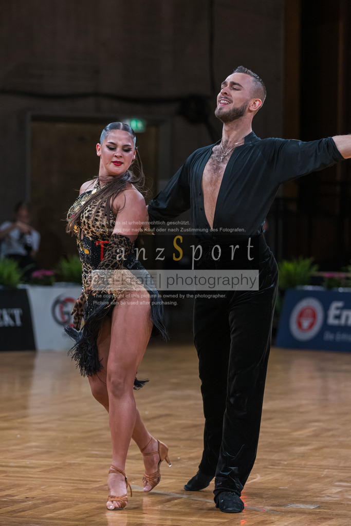 20250820_WDSF-Open-Latin-Rising Stars_1752 | Tanzsportbilder, Standardtanz, Lateintanz, WDSF, DTV, LTVB, dancecomp, goc, hessen tanzt, blaues band der spree, walzer, tango, wiener walzer, slowfox, quickstepp, samba, rumba, cha-cha-cha, paso doble. jive, hd-kroft photography, turniertanzsport