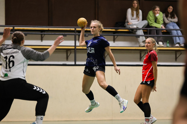 Handball I Damen I Saison 2025-2026 I Verbandsliga Süd I HSG Kalkberg 06 - MTV Dänischenhagen I 14.12.2025.226 | Lea Harm (14, HSG Kalkberg 06) - Realisiert mit Pictrs.com