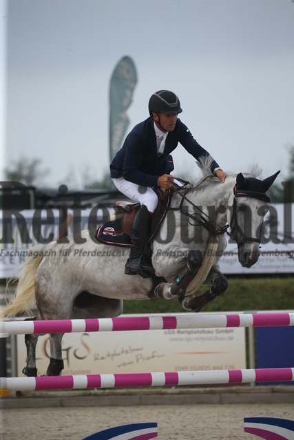 Durmersheim_2022_Prfg.Nr.04_Zwei-Phasen-Springen_Kl.S_Michael Herhalt_Bella Donna 151 (4) | Alle Fotos der Reiterjournal Fotografin Doris Matthaes im Reiterjournal Online-Fotoshop. - Realisiert mit Pictrs.com