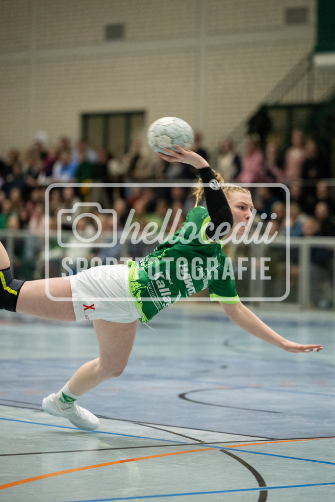 Vechta_Blomberg-06 | Thea Johanna Hülsmann (5, SC SFN Vechta) wirft auf das Tor. - Realisiert mit Pictrs.com