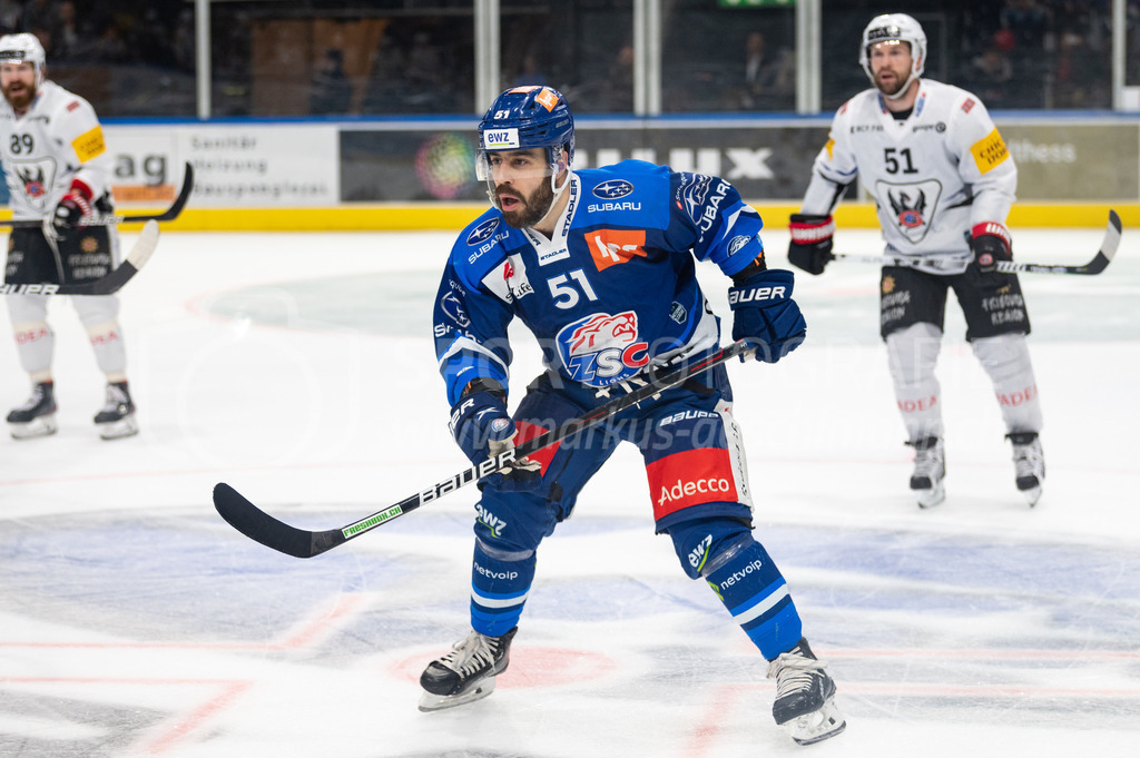 Swiss National League: Semifinals Game 4: ZSC Lions - Fribourg-Gotteron | 14.04.2022, Zürich, Hallenstadion, Swiss National League: Semifinals Game 4: ZSC Lions - Fribourg-Gotteron, #51 Justin Azevedo (ZSC). - Realisiert mit Pictrs.com