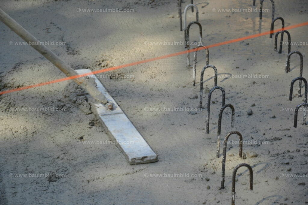 bib-lg04-betonarbeiten-0043 | Nach LV-Leistungsgruppen sortierte Detailfotos über den Bau eines Hauses. Alle Hausbau-Bilder direkt vom Urheber und Autor der Website Haus-Selber-Bauen.com
