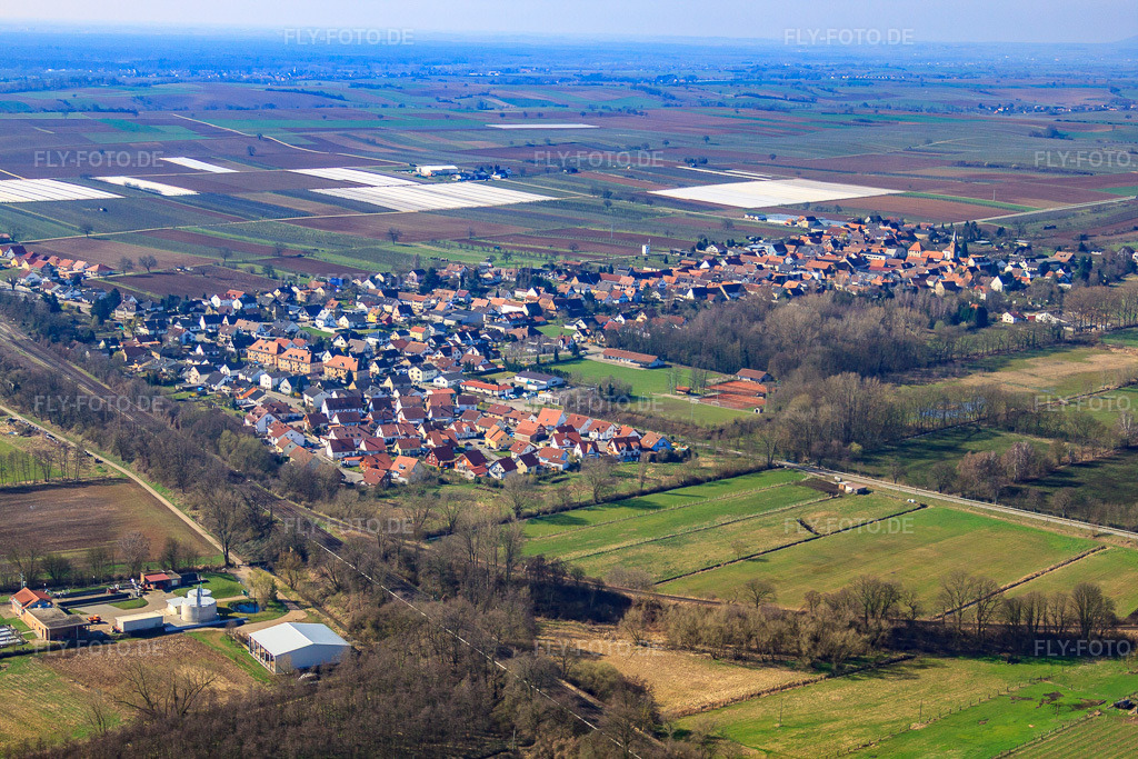 Luftbild: Dorfansicht von Nordosten in Winden im Bundesland Rheinland-Pfalz in Deutschland. Foto: IMG_38338.jpg vom 20.03.2011 durch Werner Riehm/FLY-FOTO.de