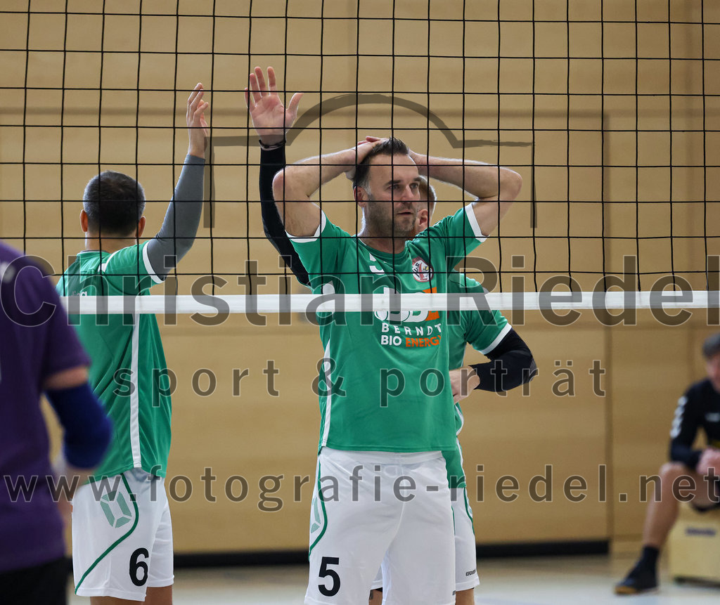 2022-11-12_052_TuS_Oberding_gegen_SC_Freising_II | Oberding, Deutschland, 12.11.2022:
Volleyball, Bezirksliga Ost 2022 / 2023, 7. Spieltag, TuS Oberding gegen MTV Pfaffenhofen II, Endergebnis: 3:2

Oliver Pelz (TuS Oberding, #6), Andre Paul (TuS Oberding, #5)

Foto: Christian Riedel / fotografie-riedel.net