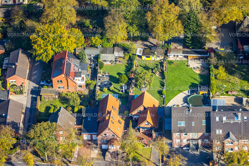 Selm241011656 | Luftbild, Wohnhäuser mit Garten, Auf der Geist am Friedhof, Selm, Münsterland, Nordrhein-Westfalen, Deutschland