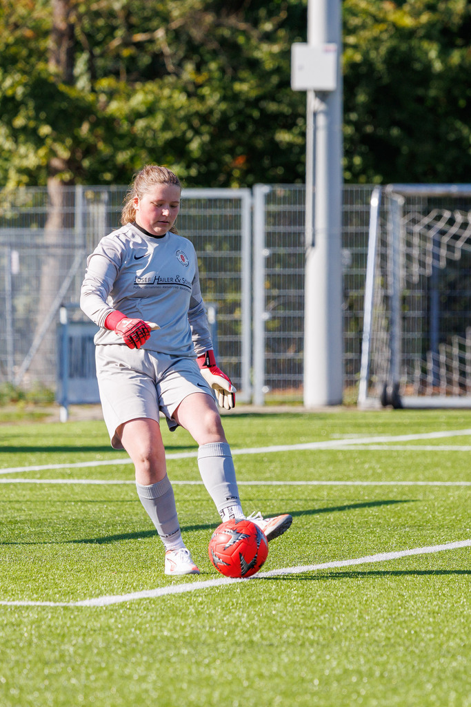FCHHÜT_251003_3038 | 1.FC Heidenheim 1846 II vs. TSV Hüttlingen, Fußball, Frauen, Bezirkspokal, 2025/2026, 1.Runde, 03.10.2025 in Mergelstetten, Sportplatz 2(Foto: Michael Bulling) - Realisiert mit Pictrs.com