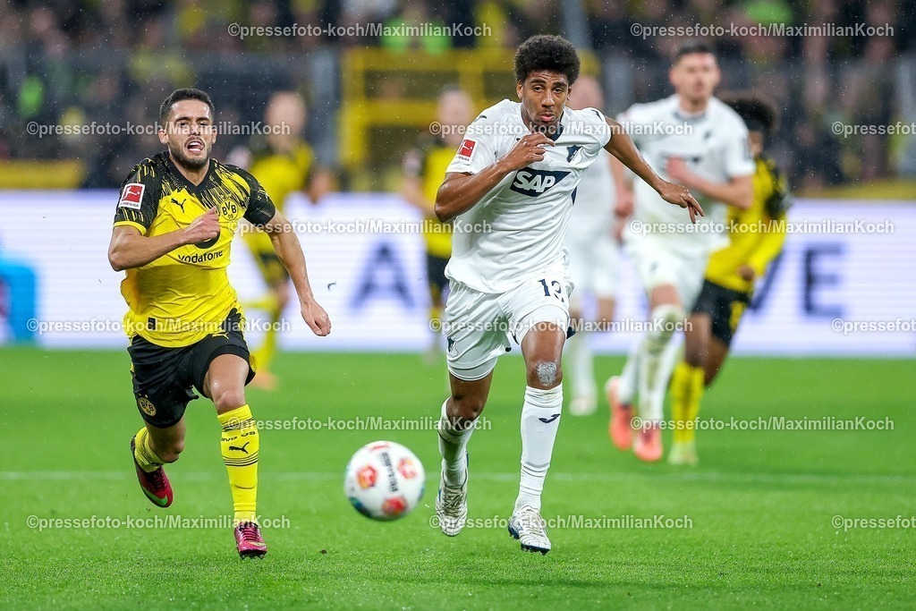 BVB07122501023 | 07.12.2025, Fußball, Borussia Dortmund - TSG 1899 Hoffenheimt, 1. Fußball Bundesliga, 13. Spieltag, Signal Iduna Park, Saison 2025 2026: Yan Couto&nbsp;(BVB #02) im Zweikampf gegen  Bernardo&nbsp;(TSG Hoffenheim #13)  DFB regulations prohibit any use of photographs as image sequences and or quasi-video.