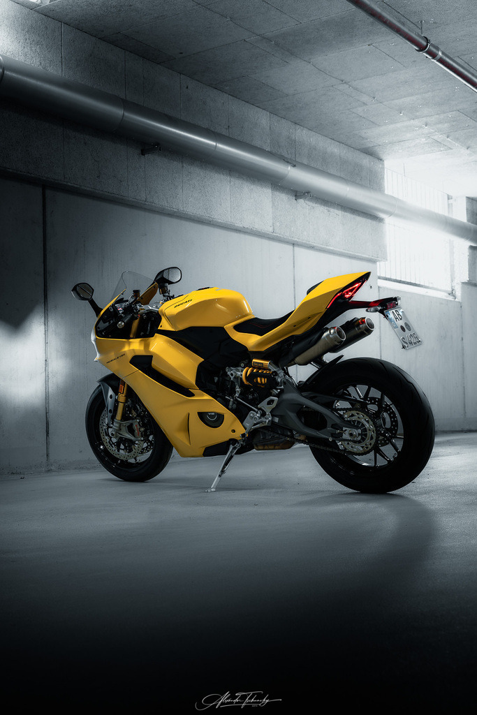 Ducati Panigake V2S | Entdecken Sie die faszinierende Welt von Alexander Tschuncky Arts: Kreative Fotografie, atemberaubende Automobilkunst und hochwertiger Bilderdruck. Lassen Sie sich inspirieren! - Realisiert mit Pictrs.com