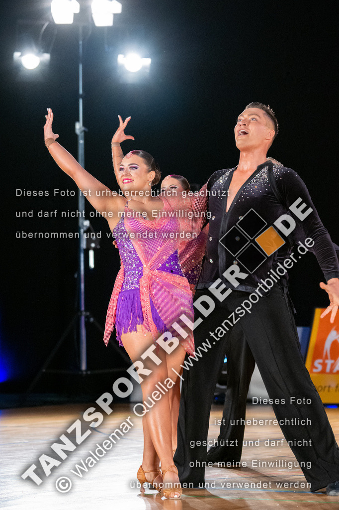 20250503-10751 | Hier finden Sie Tanz Bilder vom Latein und Standard Formationen tanzen. Sportbilder vom Tanzsport. Schöne Fotos und von Weltmeisterschaft, Europameisterschaft, Bundesliga, Regionalliga, Oberliga und Landesliga sowie von GOC Stuttgart, DanceComp, WM Bremen