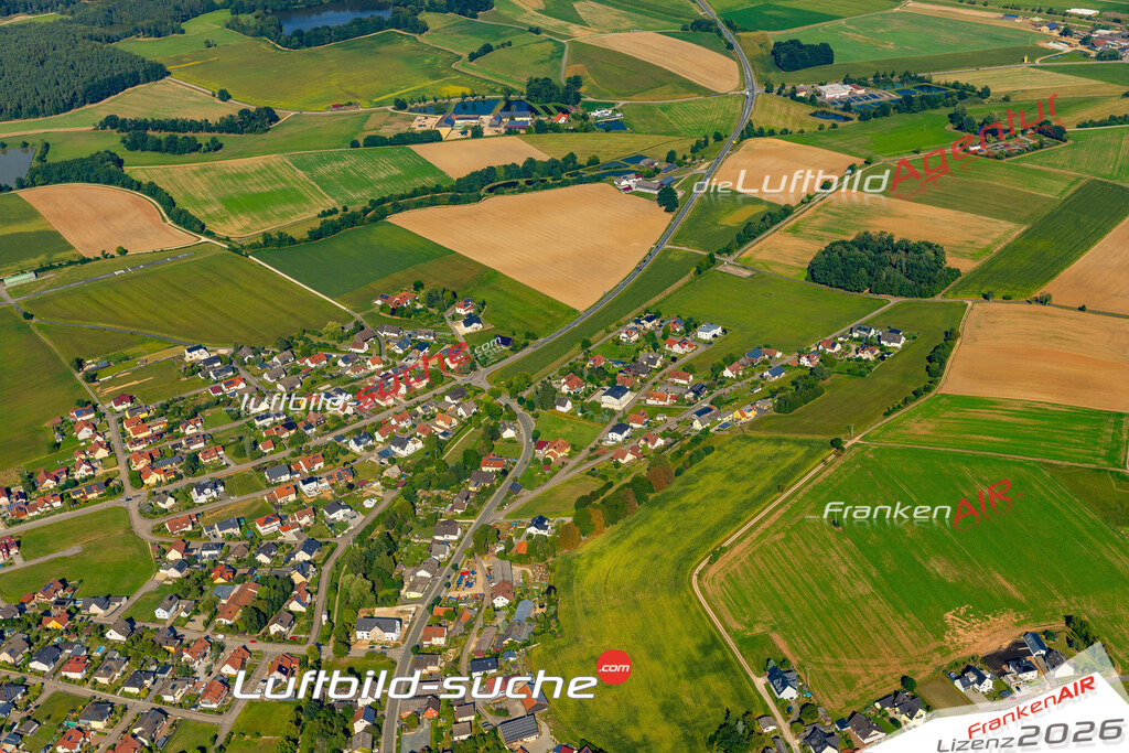 Das Luftbild zeigt :  Schmidgaden - Die Luftaufnahme wurde 2024 vom UL-Flugzeug aus erstellt ( keine Drohne ) - Hochauflösende Luftaufnahme - Für grossformatige Ausdrucke geeignet. Die Geschenkidee !Mit Lizenz und Bildrechte bestellbar