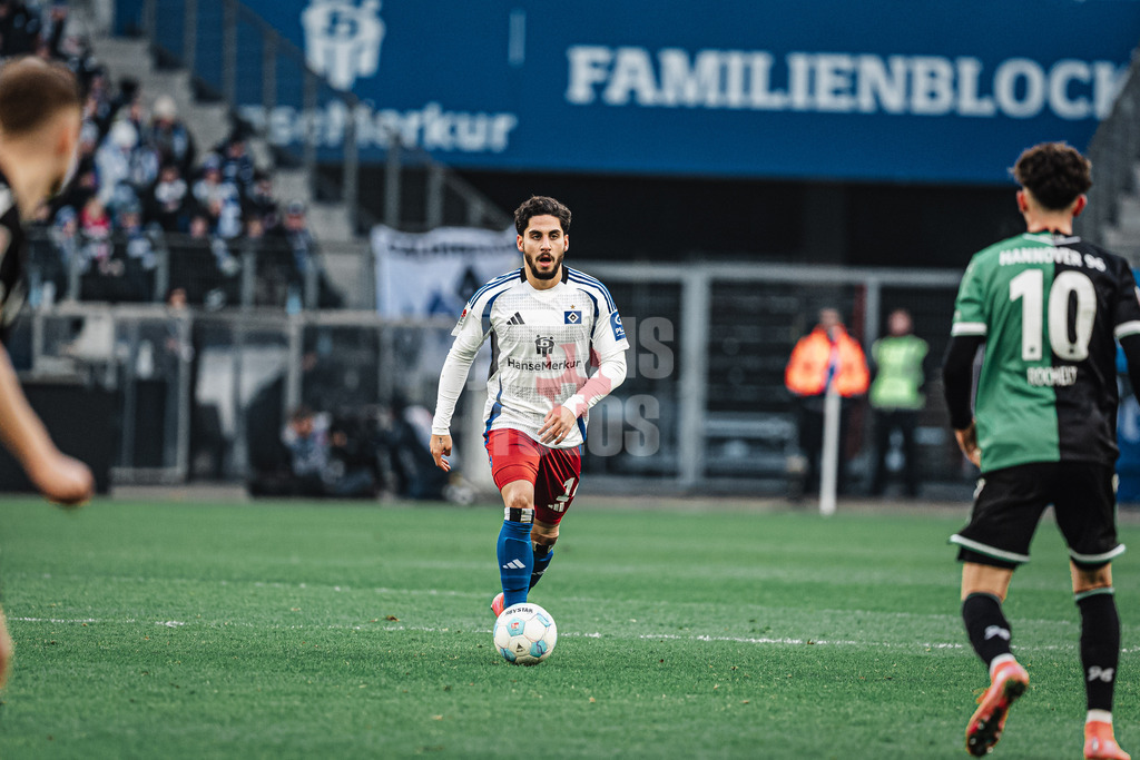 Fußball | Männer | Saison 2024/2025 | 2. Fußball-Bundesliga | 20. Spieltag | Hamburger SV vs. Hannover 96 | 02.02.2025 | Ludovit Reis (#14, HSV) am Ball