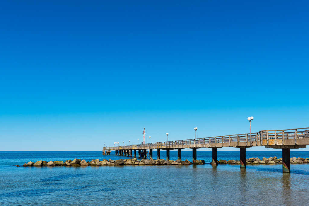 Seebrücke an der Ostseeküste in Wustrow auf dem Fischland-Darß | Seebrücke an der Ostseeküste in Wustrow auf dem Fischland-Darß.