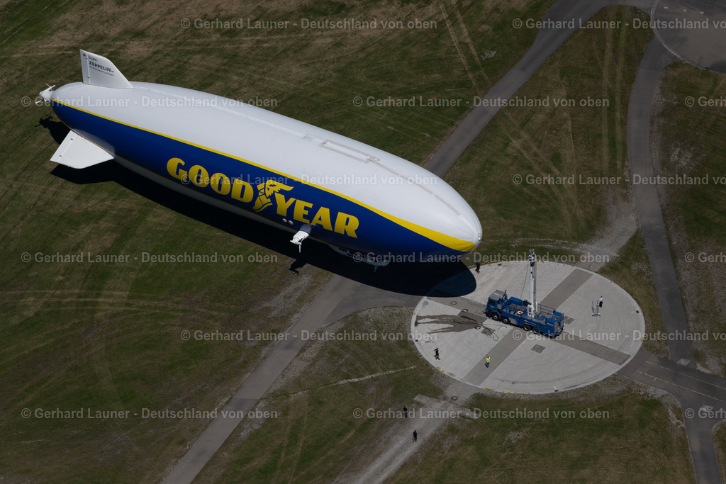 4031728 | FRIEDRICHSHAFEN 12.06.2020 Luftschiff Zeppelin NT N07 mit der Kennung D-LZFN der Deutsche Zeppelin Reederei im Fluge über auf dem Gelände des Flughafen EDNY in Friedrichshafen im Bundesland Baden-Württemberg, Deutschland. Weiterführende Informationen bei: ZLT Zeppelin Luftschifftechnik GmbH &amp; Co KG Deutsche Zeppelin-Reederei GmbH. // Airship Zeppelin NT N07 with the registration D-LZFN of the Deutsche Zeppelin Reederei in flight over the grounds of the airport EDNY in Friedrichshafen in the state Baden-Wuerttemberg, Germany. Further information at: ZLT Zeppelin Luftschifftechnik GmbH &amp; Co KG Deutsche Zeppelin-Reederei GmbH. Foto: Gerhard Launer