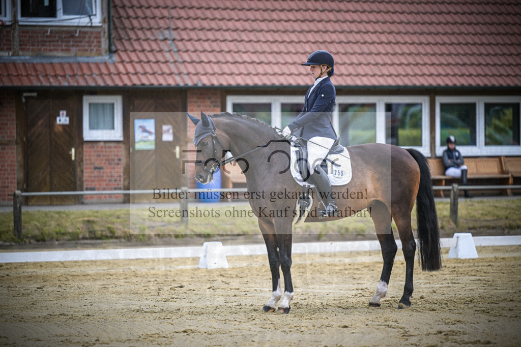 DOS_3158 | Entdecke hochwertige Reitturnierfotos von Foto Oger. Professionell, emotional und authentisch – jetzt Lieblingsmomente im Shop bestellen.Deutschlandweite Turnierfotografie. - Realisiert mit Pictrs.com