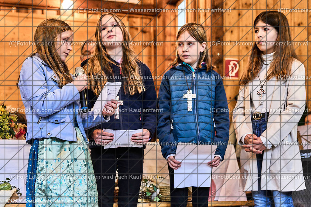 ALP0709_Erntedankfest_Lackenhof-Langau_Ministrantinnen | (C)FotoLois.com, Alois Spandl, ERNTEDANKFEST Lackenhof/Langau im rothschild´schen Glassalon in Langau/Maierhöfen, So 2. Okt. 2022.