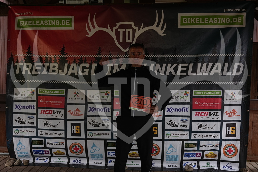 A1_09310 | Fotogalerie der Treibjagd im Dunkelwald - Dein MTB Etappenrennen im Erzgebirge - Realisiert mit Pictrs.com