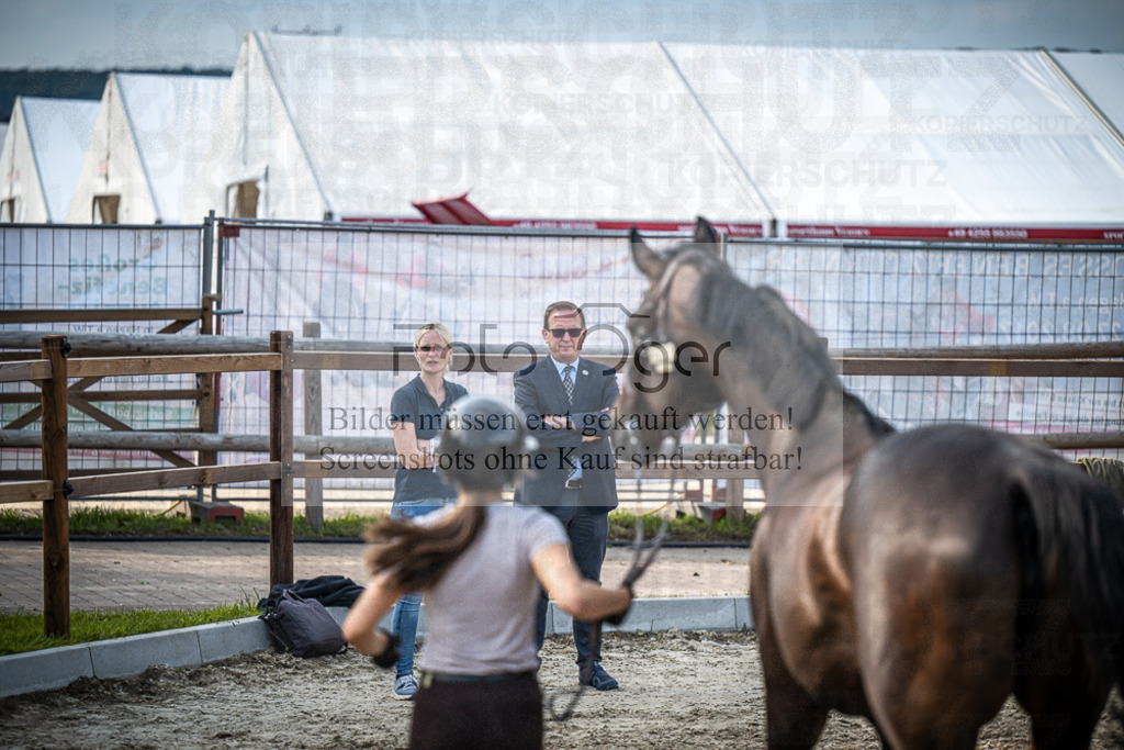 DOS_2966 | Entdecke hochwertige Reitturnierfotos von Foto Oger. Professionell, emotional und authentisch – jetzt Lieblingsmomente im Shop bestellen.Deutschlandweite Turnierfotografie. - Realisiert mit Pictrs.com