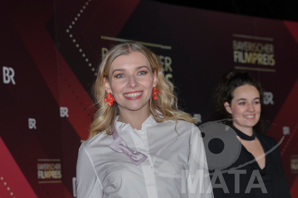 _DWI4665 | Annabella Zetsch (deutsche Theater- und TV-Schauspielerin) auf dem roten Teppich bei der Verleihung des 47. Bayerischen Filmpreises 2026  im Prinzregententheater. München, 23.01.2026 - Realisiert mit Pictrs.com