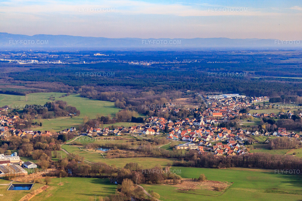 Aerial view: View of the town from the northwest in Mertzwiller in the state Bas-Rhin, France. – Photo: IMG_38682.jpg taken on 03/20/2011 by Werner Riehm/FLY-FOTO.com – Resolution of the original: 4752 x 3168 px
