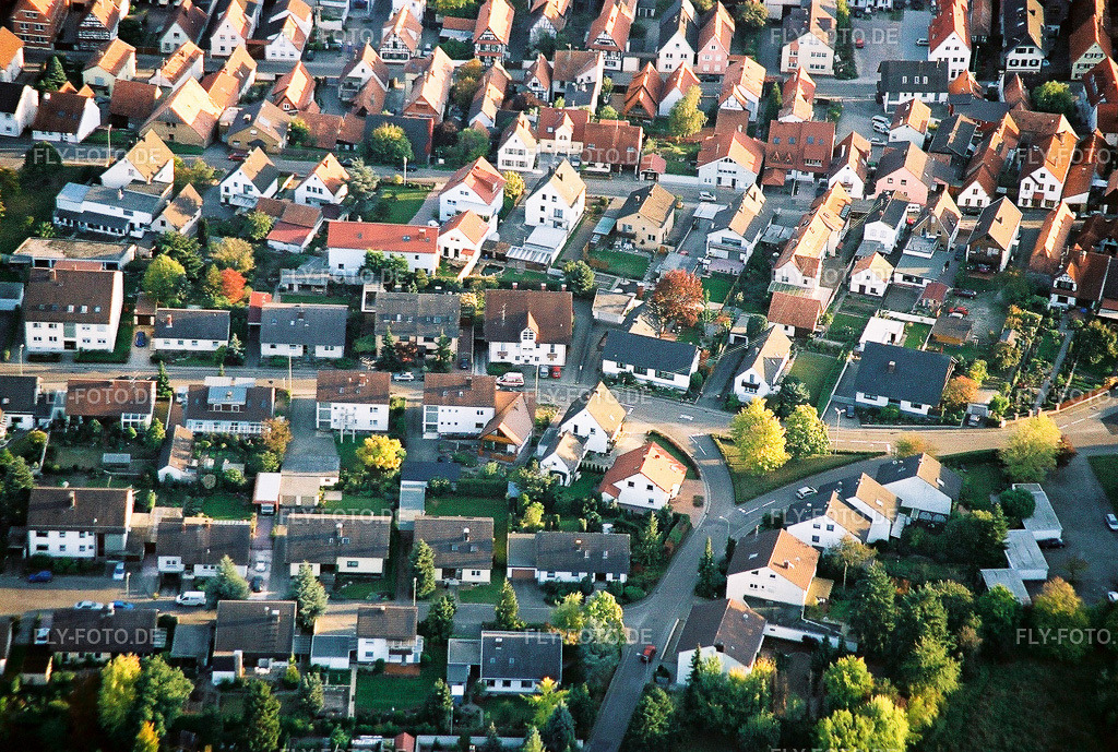 Robert Koch Straße | Luftbild: Robert Koch Straße in Kandel im Bundesland Rheinland-Pfalz in Deutschland. Foto: NEG564411.jpg vom 18.10.2005 durch Werner Riehm/FLY-FOTO.de - Realisiert mit Pictrs.com